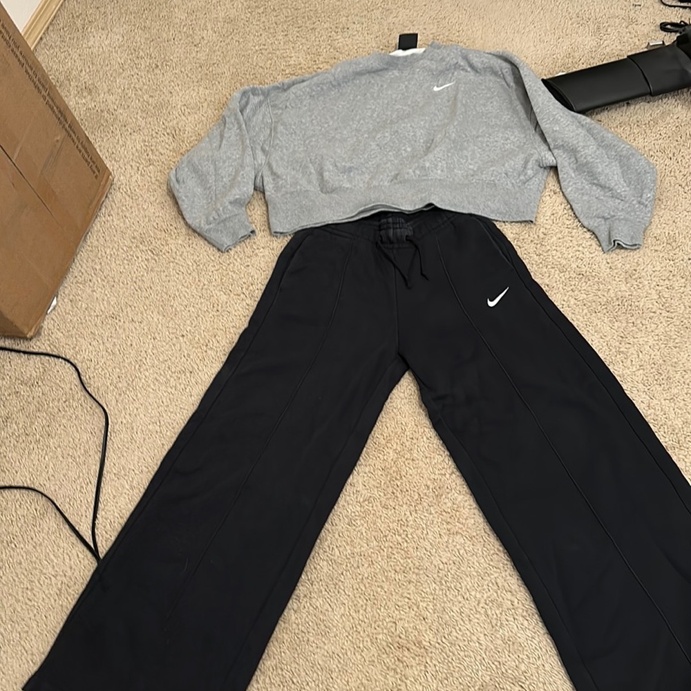 Nike sweats. Small crop sweatshirt and small high waisted sweatpants.